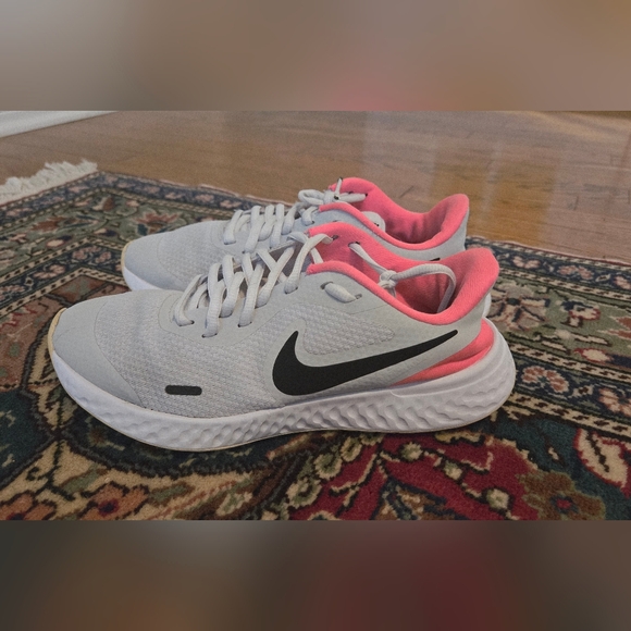 Nike Revolution Running Shoes - Picture 13 of 13